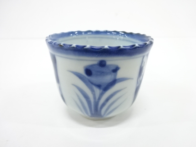 JAPANESE CERAMICS / KOIMARI / SOBA CHOKO CUP / BLUE & WHITE PORCELAIN / FLOWER